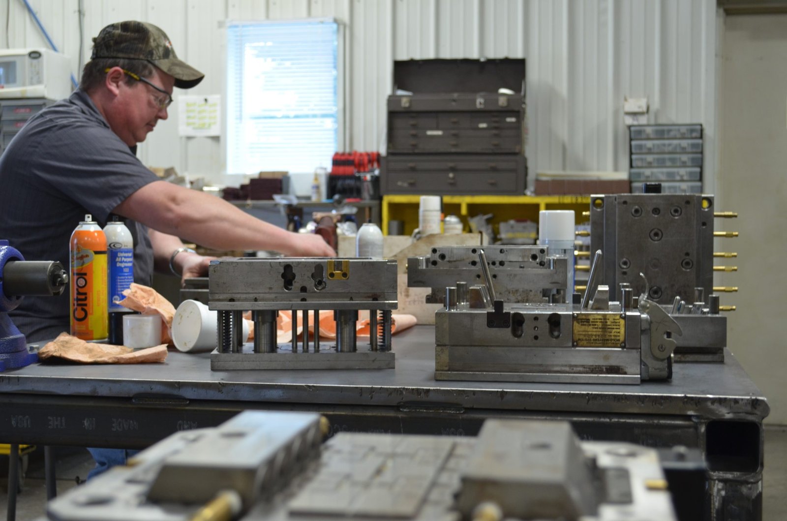 Injection mold manufacturing workshop