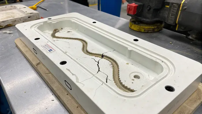 A diagram comparing proper fan-like flow vs. jetting flow from a gate.